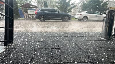 BOLU (AA) – Bolu'da sağanak ve dolu etkisini gösterdi. Kent