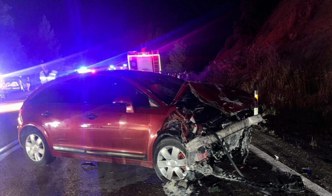 BURDUR (AA) – Burdur'un Bucak ilçesinde 4 aracın karıştığı trafik