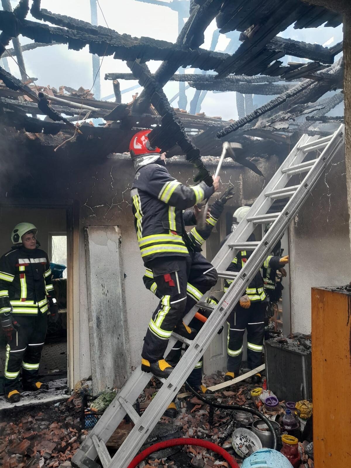 BURDUR (AA) – Burdur'da müstakil evde çıkan yangın, hasara neden