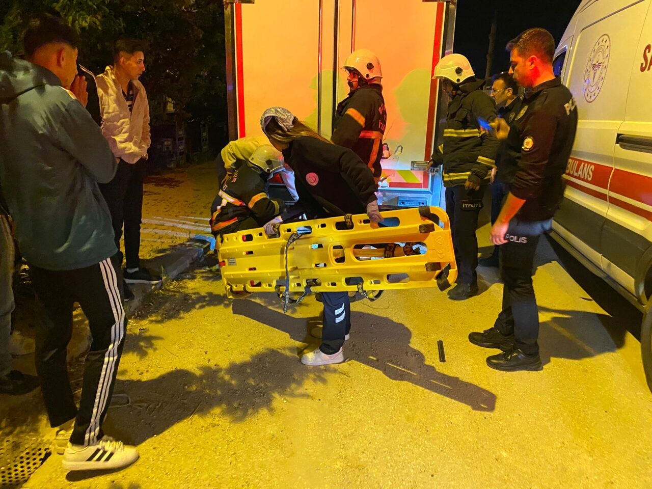 BURDUR (AA) – Burdur'da motosikletiyle park halindeki otomobile çarpan ve