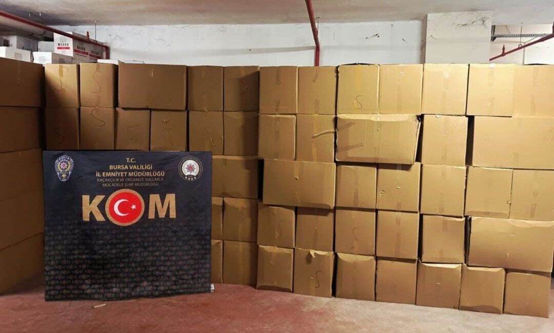 BURSA (AA) – Bursa'da polisin kaçakçılık operasyonunda 3 milyon 105
