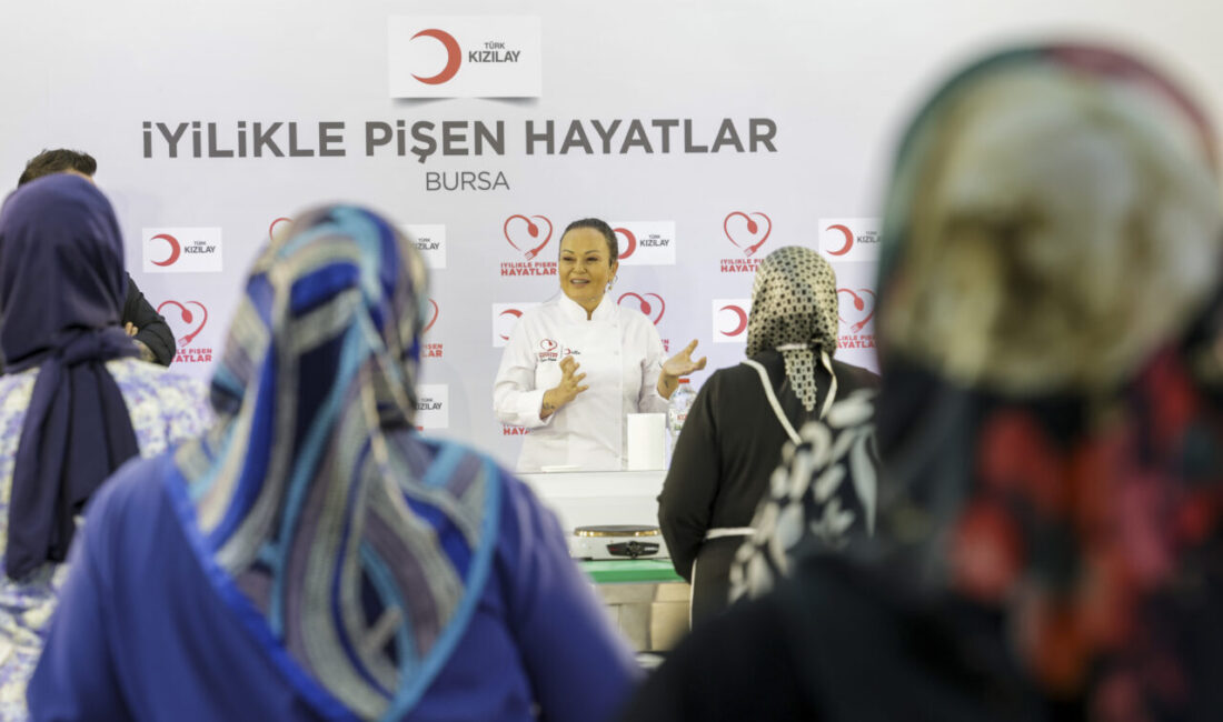 BURSA (AA) – Türk Kızılay öncülüğünde başlatılan "İyilikle Pişen Hayatlar