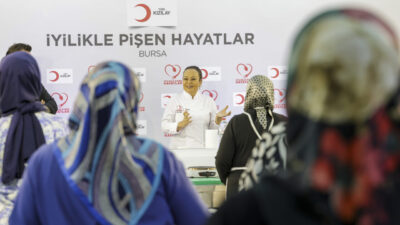 BURSA (AA) – Türk Kızılay öncülüğünde başlatılan "İyilikle Pişen Hayatlar