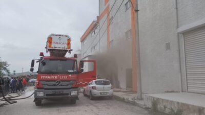 BURSA (AA) – Bursa'nın İnegöl ilçesinde koltuk imalathanesinin sünger deposunda