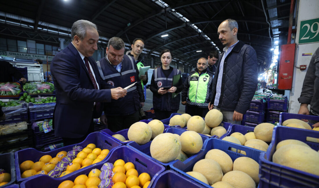 BURSA (AA) – Bursa'da Kurban Bayramı öncesi sebze ve meyve