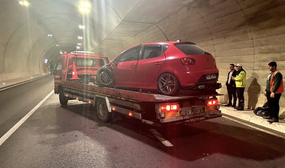 BURSA (AA) – Bursa'da otomobille motosikletin çarpışması sonucu 1 kişi