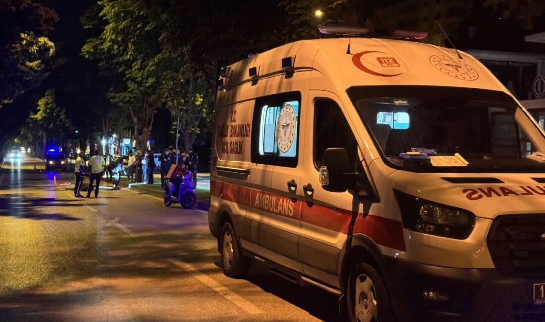 BURSA (AA) – Bursa'nın Osmangazi ilçesinde refüje çarpan motokurye hayatını