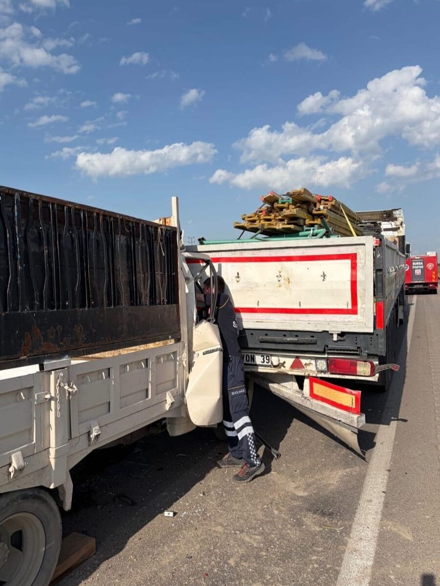 BURSA (AA) – Bursa'nın Karacabey ilçesinde yaşanan trafik kazasında 1