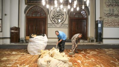 BURSA (AA) – Bursa'da Osmanlı yadigarı ve kentin simge yapılarından