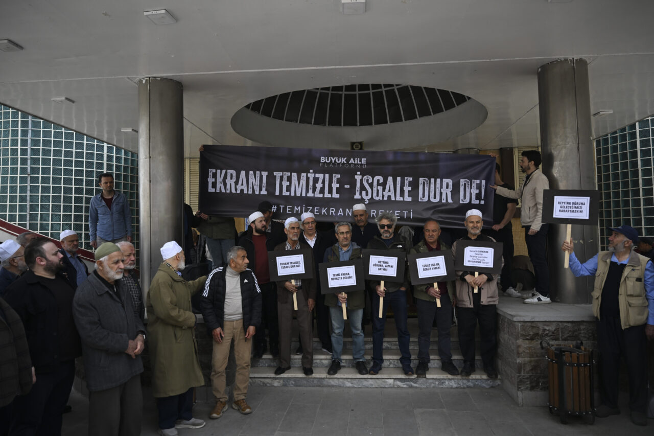 - Genel Sekreter Serdar Eryılmaz:
- "Bu akşam sosyal medya üzerinden