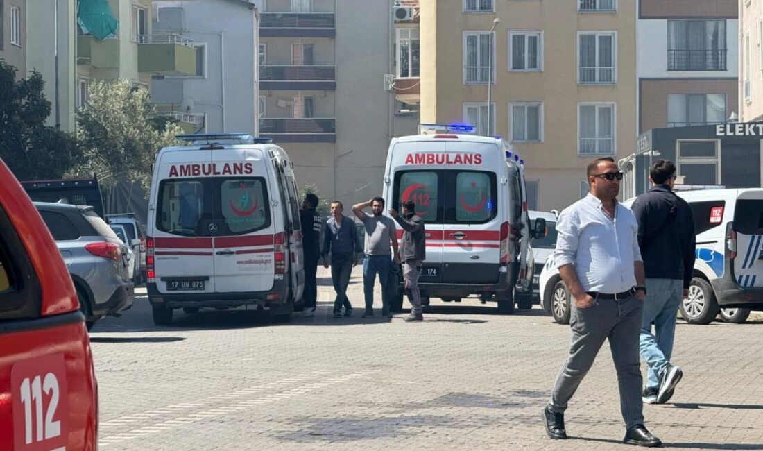 ÇANAKKALE (AA) – Çanakkale'de 3 katlı apartmanda çıkan yangın hasara