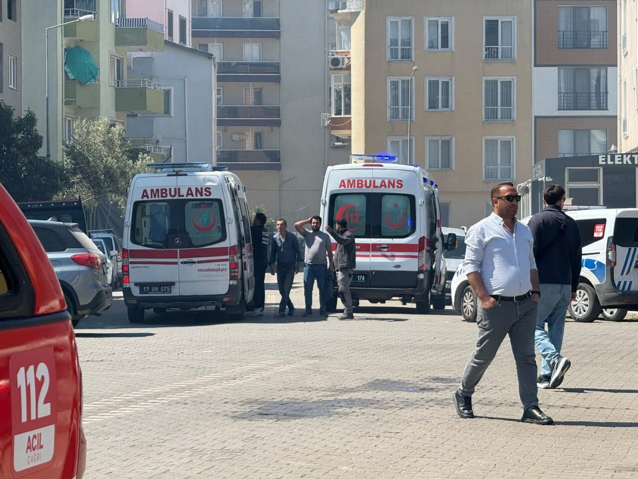 ÇANAKKALE (AA) – Çanakkale'de 3 katlı apartmanda çıkan yangın hasara