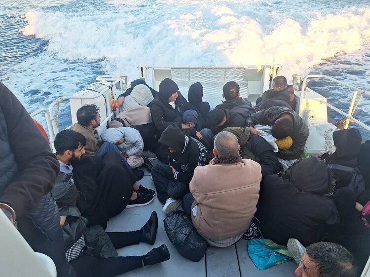 ÇANAKKALE (AA) – Çanakkale'nin Ayvacık ilçesinde aralarında kadın ve çocukların