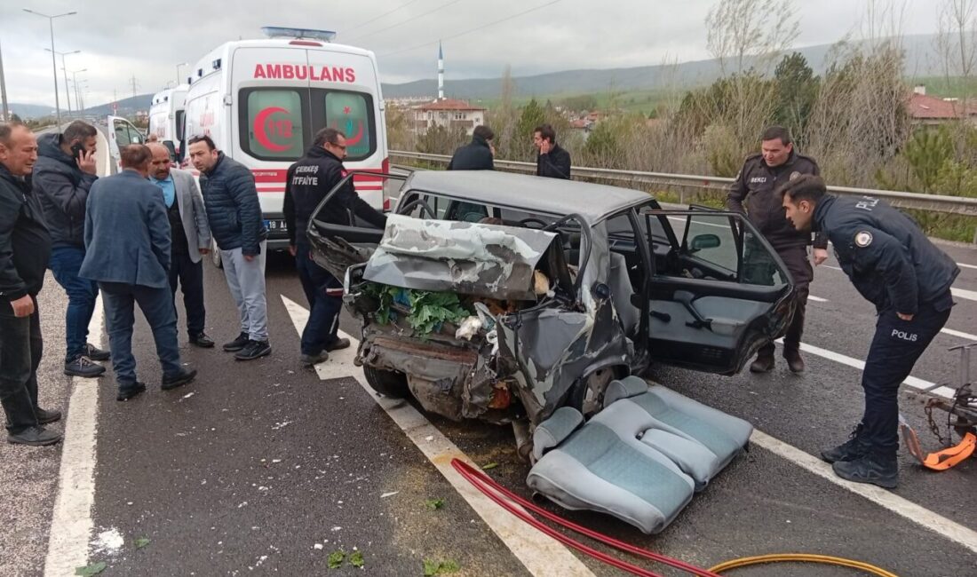 ÇANKIRI (AA) – Çankırı'da panelvanın park halindeki otomobile çarptığı kazada