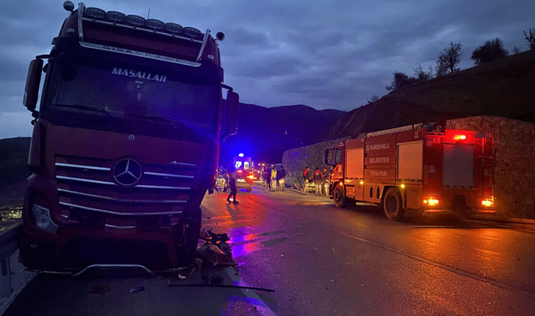 ÇANKIRI (AA) – Çankırı'da tır ile çarpışan otomobildeki 3 kişi
