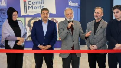 - Prof. Dr. Ümit Meriç:
- "Kitapla fethedemediğiniz topraklara karikatürlerle ilk