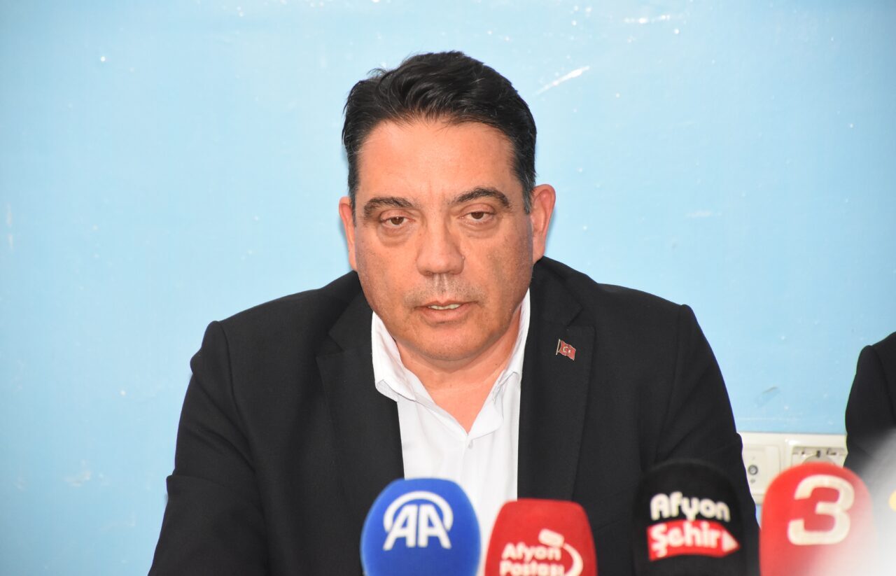 AFYONKARAHİSAR (AA) – CHP Genel Başkan Yardımcısı Yankı Bağcıoğlu, Afyonkarahisar'da