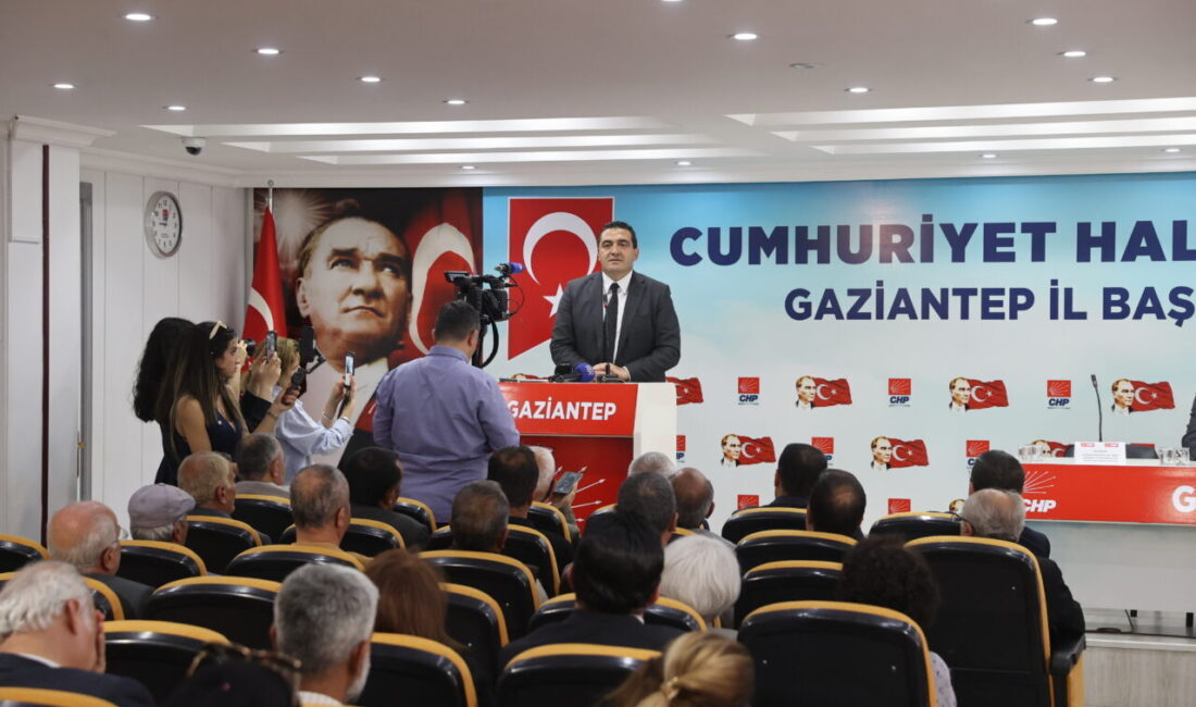 - "CHP şu anda Cumhuriyet'in yıkılmayan tek kalesidir"