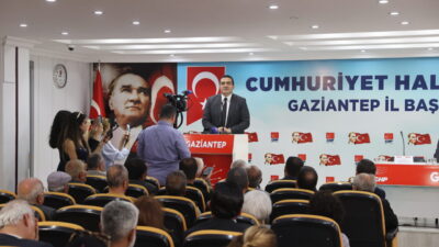 - "CHP şu anda Cumhuriyet'in yıkılmayan tek kalesidir"