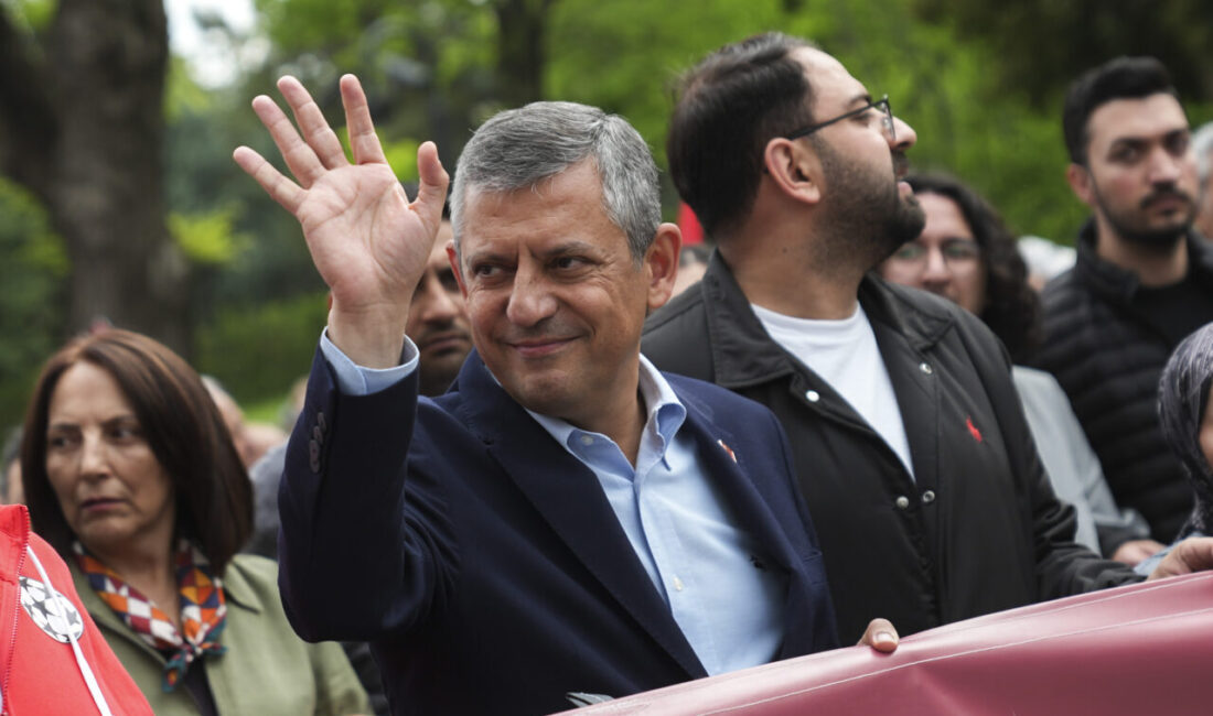 - "Görüyoruz ki gençler Cumhuriyet'e ve Cumhuriyet'in kazanımlarına sahip çıkmaya