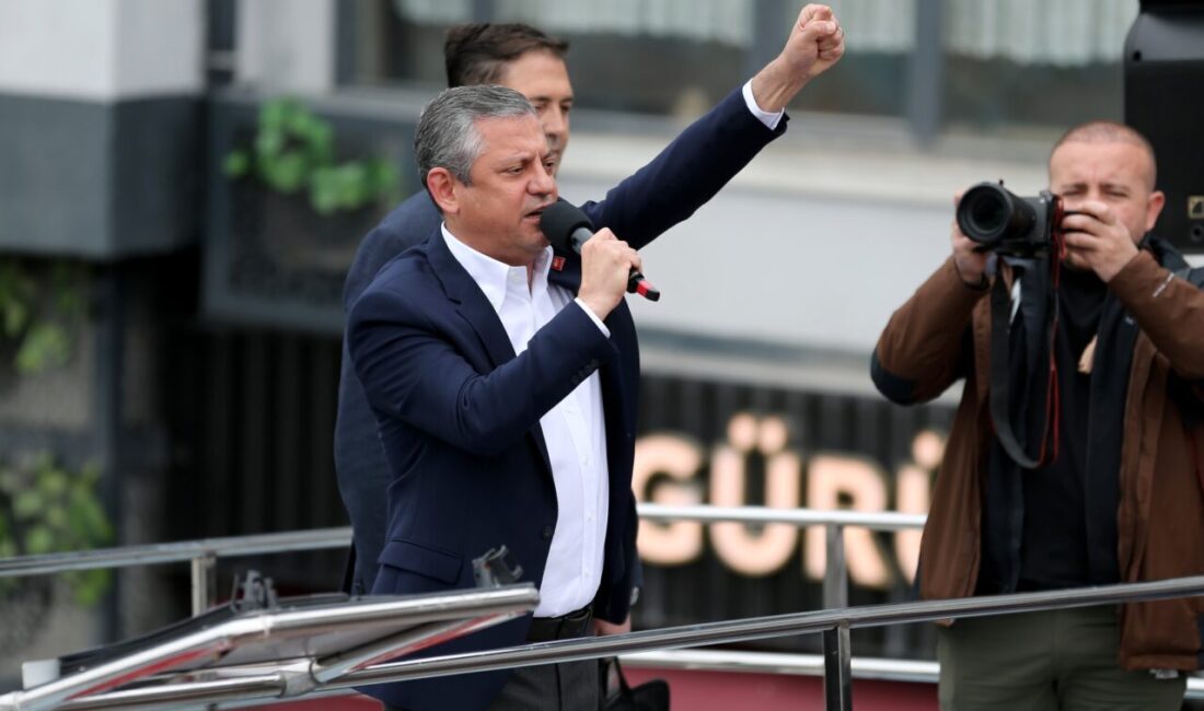 - "Gün, demokratların, cumhuriyetçilerin, milliyetçilerin, Atatürkçülerin birbiriyle didişme, mücadele etme