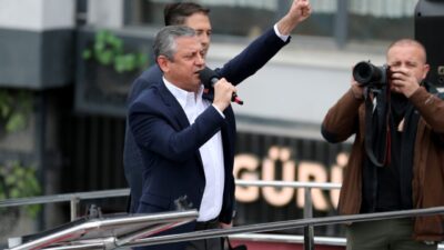 - "Gün, demokratların, cumhuriyetçilerin, milliyetçilerin, Atatürkçülerin birbiriyle didişme, mücadele etme
