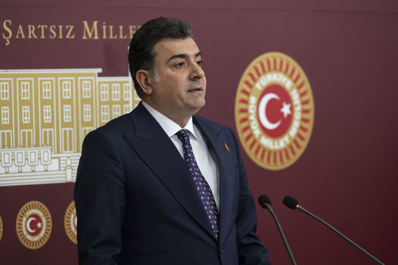 - CHP İstanbul Milletvekili Zeynel Emre:
- "Biz yarın delegelerden imzayı