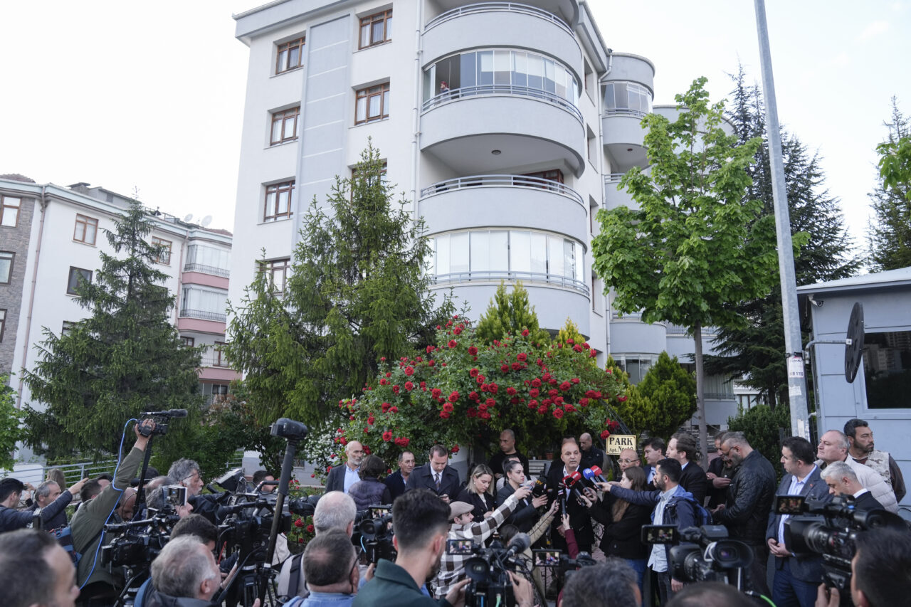 - İzmir Milletvekili Mahir Polat:
- "Sonuç partimiz için hayırlı olsun.