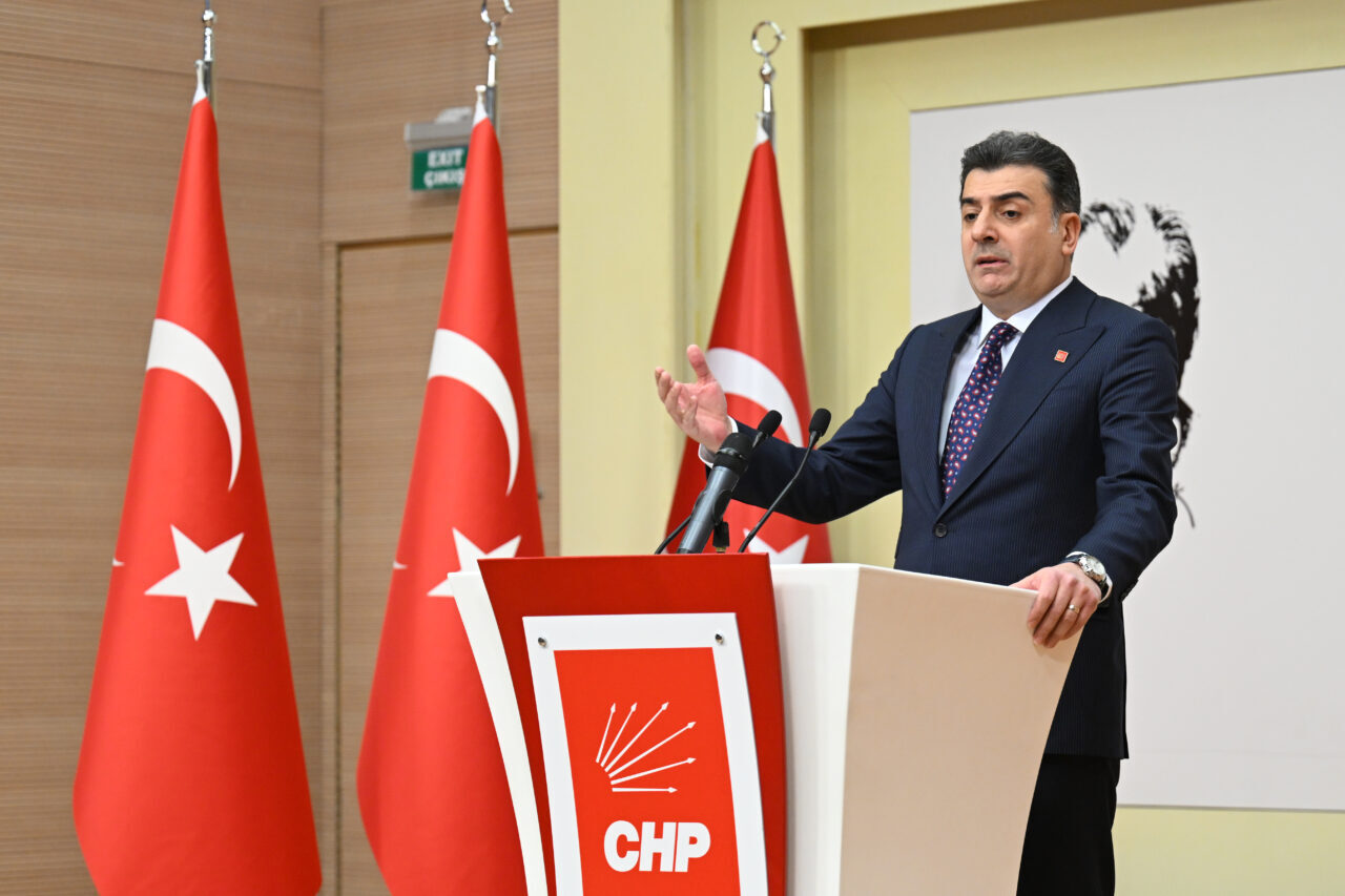 - "(Afyonkarahisar Belediye Başkanı Köksal) Yönetim olarak Burcu Köksal'ı kesin
