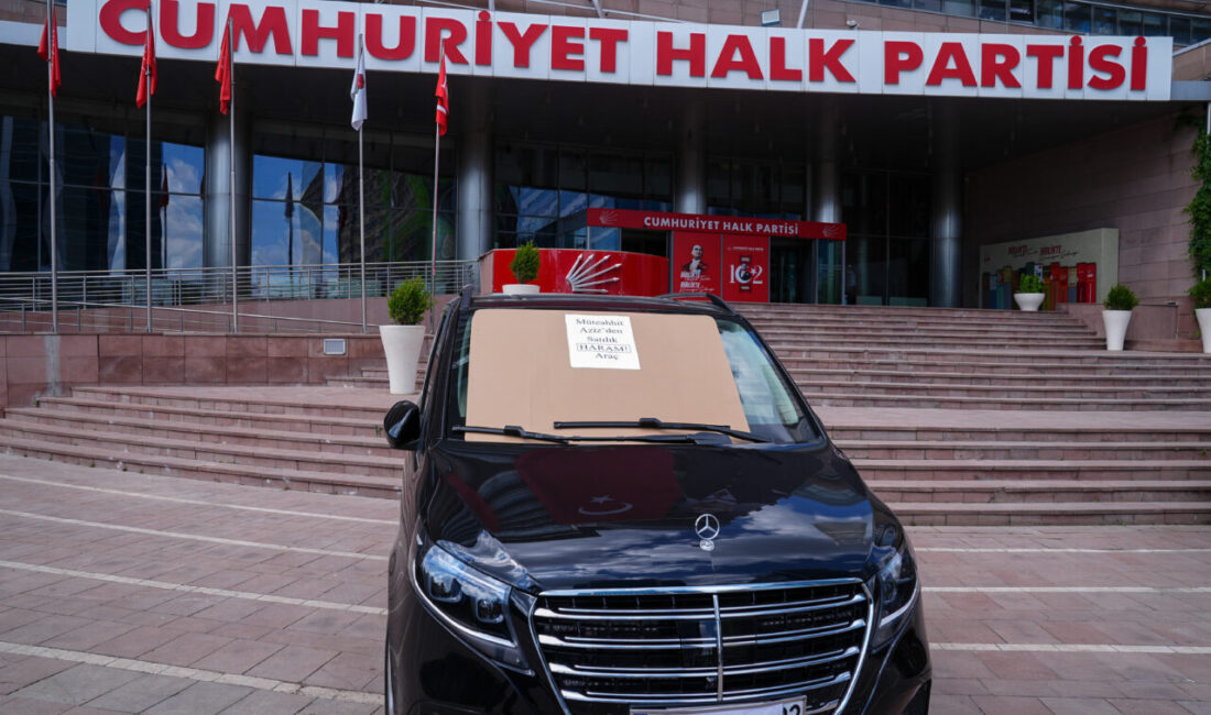 - Camlarında "satılık haram araç" yazan araçlar, parti genel merkezinin