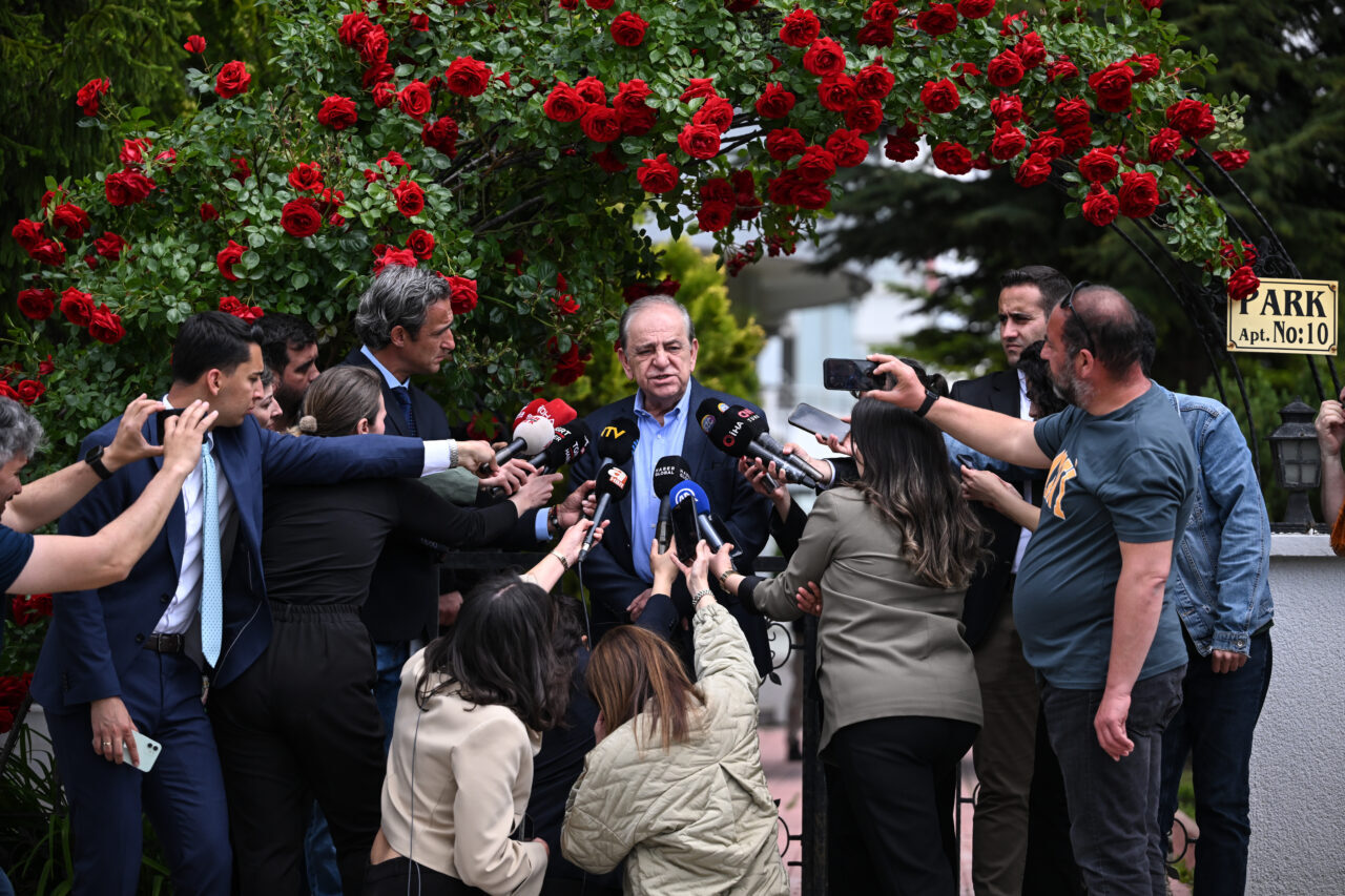 - CHP İzmir Milletvekili Rıfat Turuntay Nalbantoğlu:
- "Sayın Genel Başkanımız