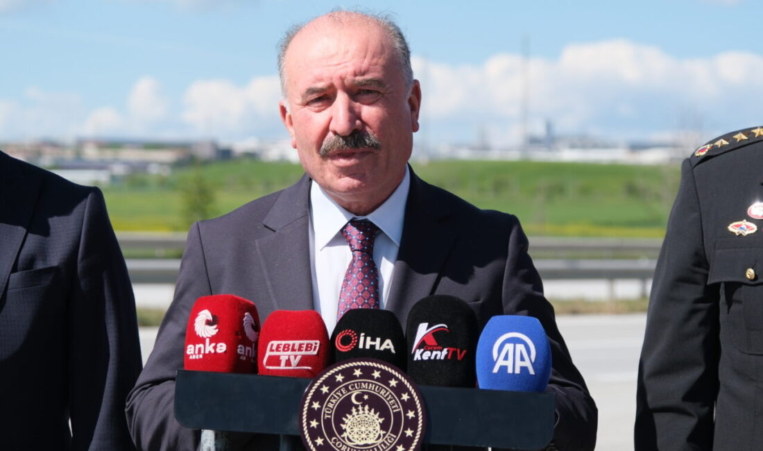ÇORUM (AA) – Çorum Valisi Ali Çalgan, Çorum-Ankara kara yolunda
