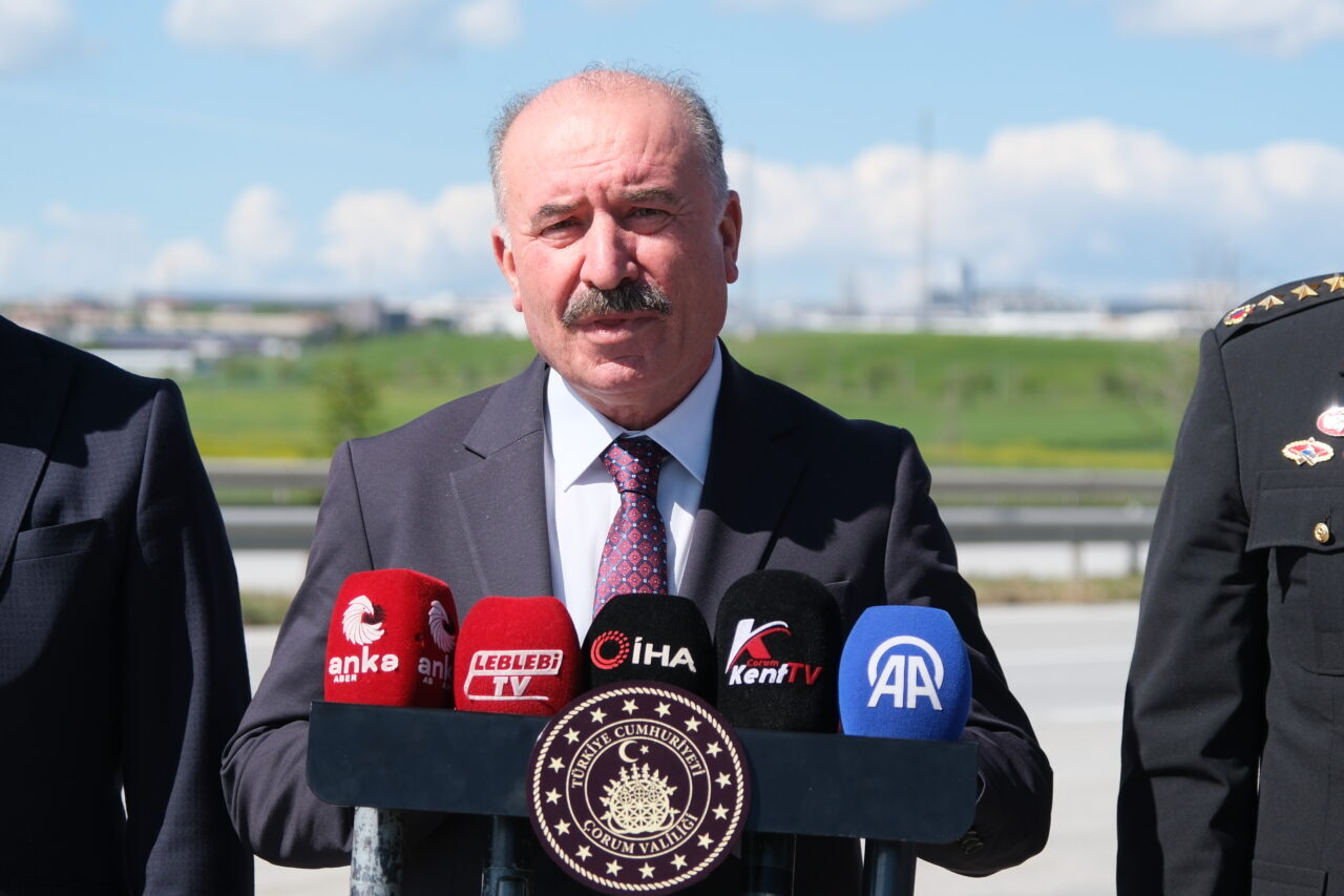 ÇORUM (AA) – Çorum Valisi Ali Çalgan, Çorum-Ankara kara yolunda