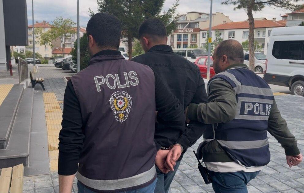 ÇORUM (AA) – Çorum'un Sungurlu ilçesinde, amcasının oğlunu silahla vurarak