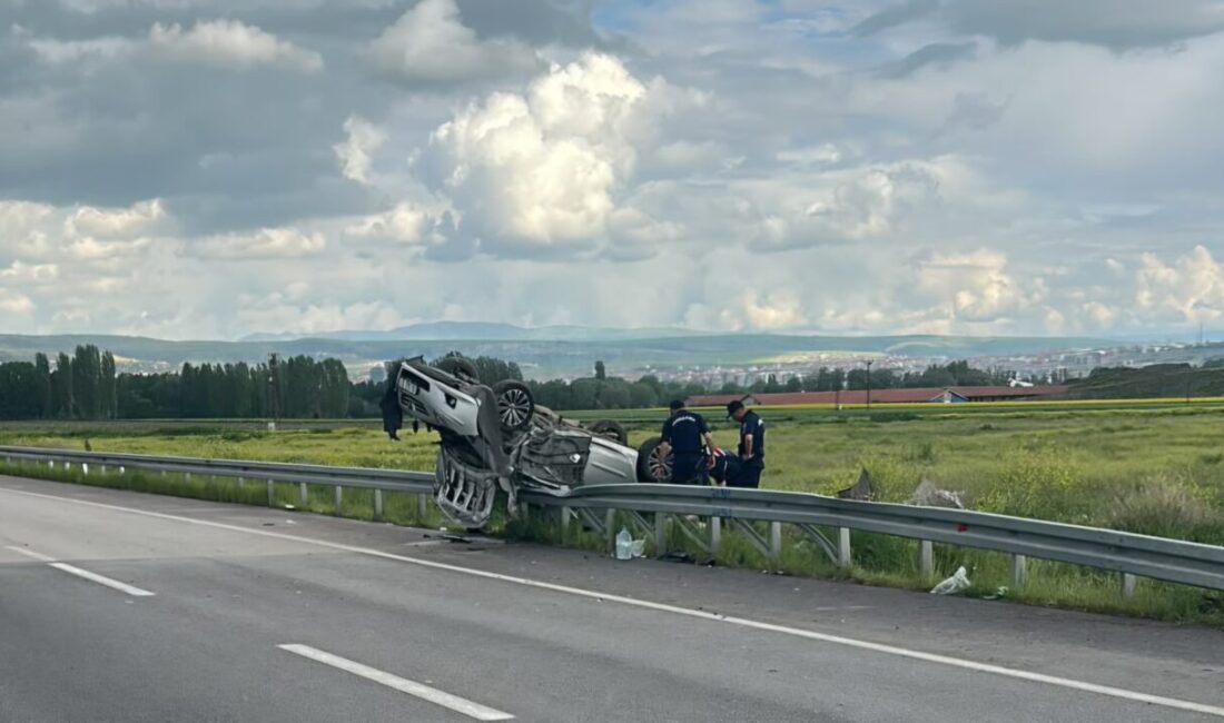 ÇORUM (AA) – Çorum'da iki otomobilin çarpıştığı kazada 7 kişi