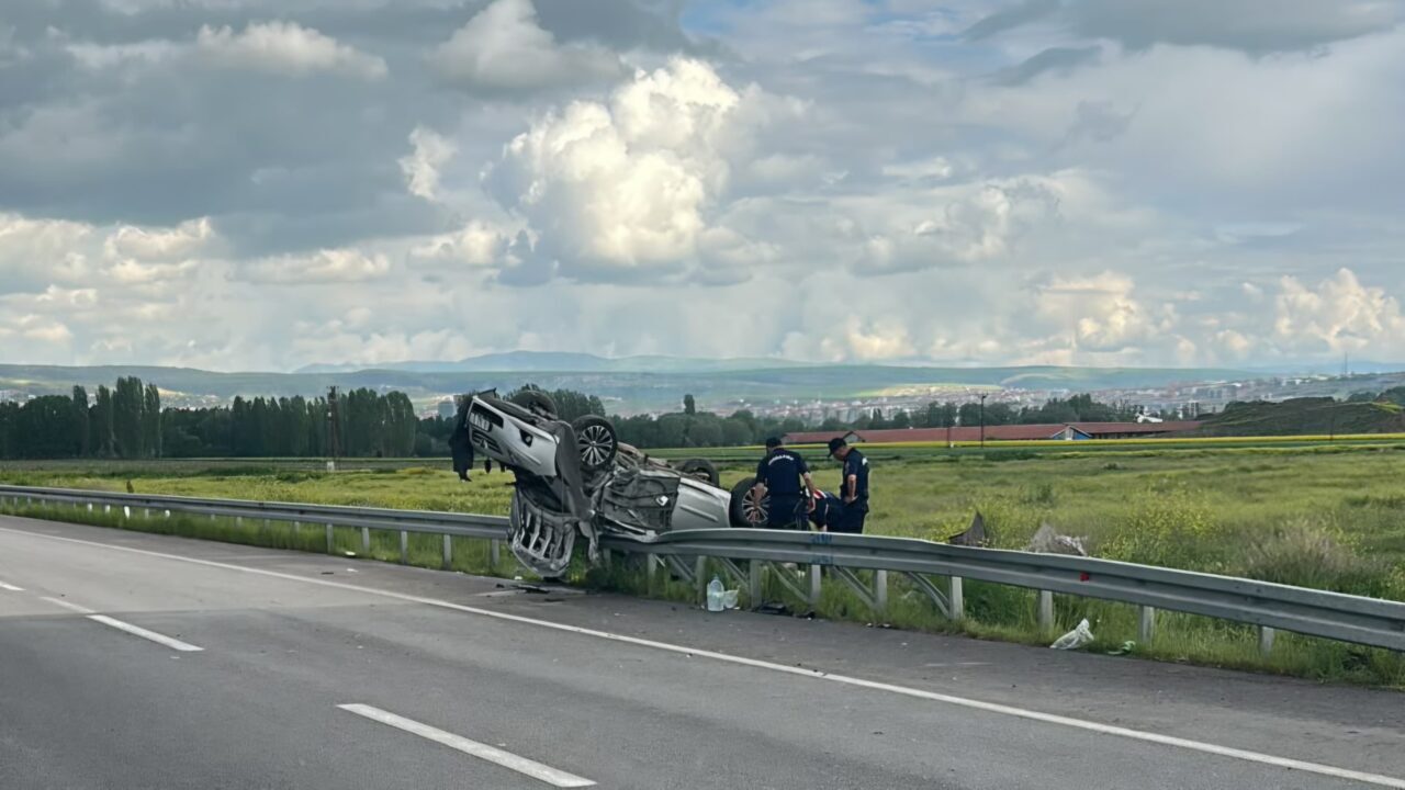 ÇORUM (AA) – Çorum'da iki otomobilin çarpıştığı kazada 7 kişi