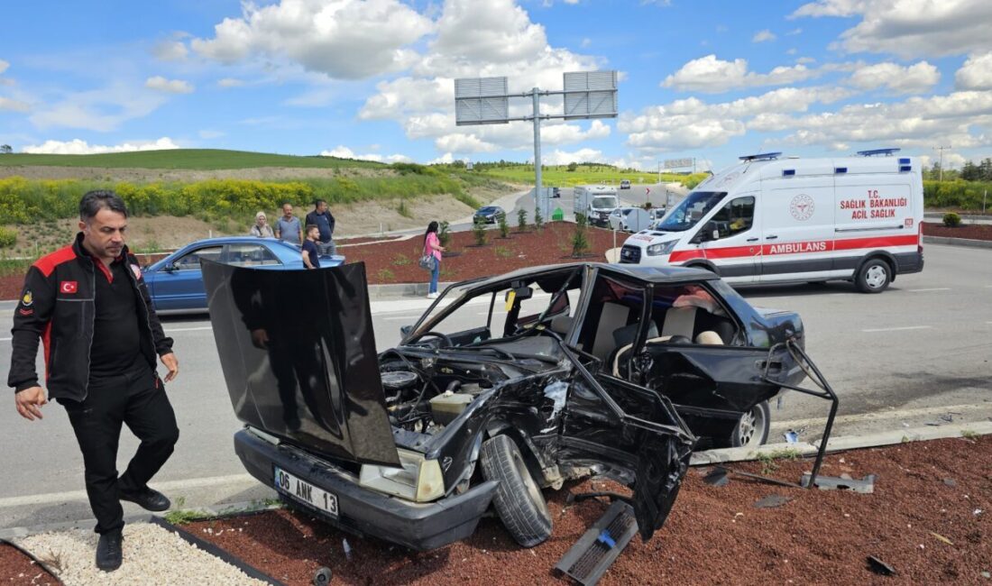 ÇORUM (AA) – Çorum'da iki otomobilin çarpıştığı trafik kazasında biri