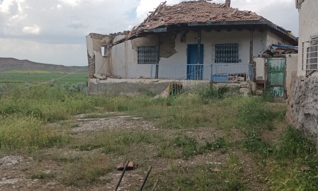 - Hasara neden olan hortum, cep telefonu kamerasıyla görüntülendi