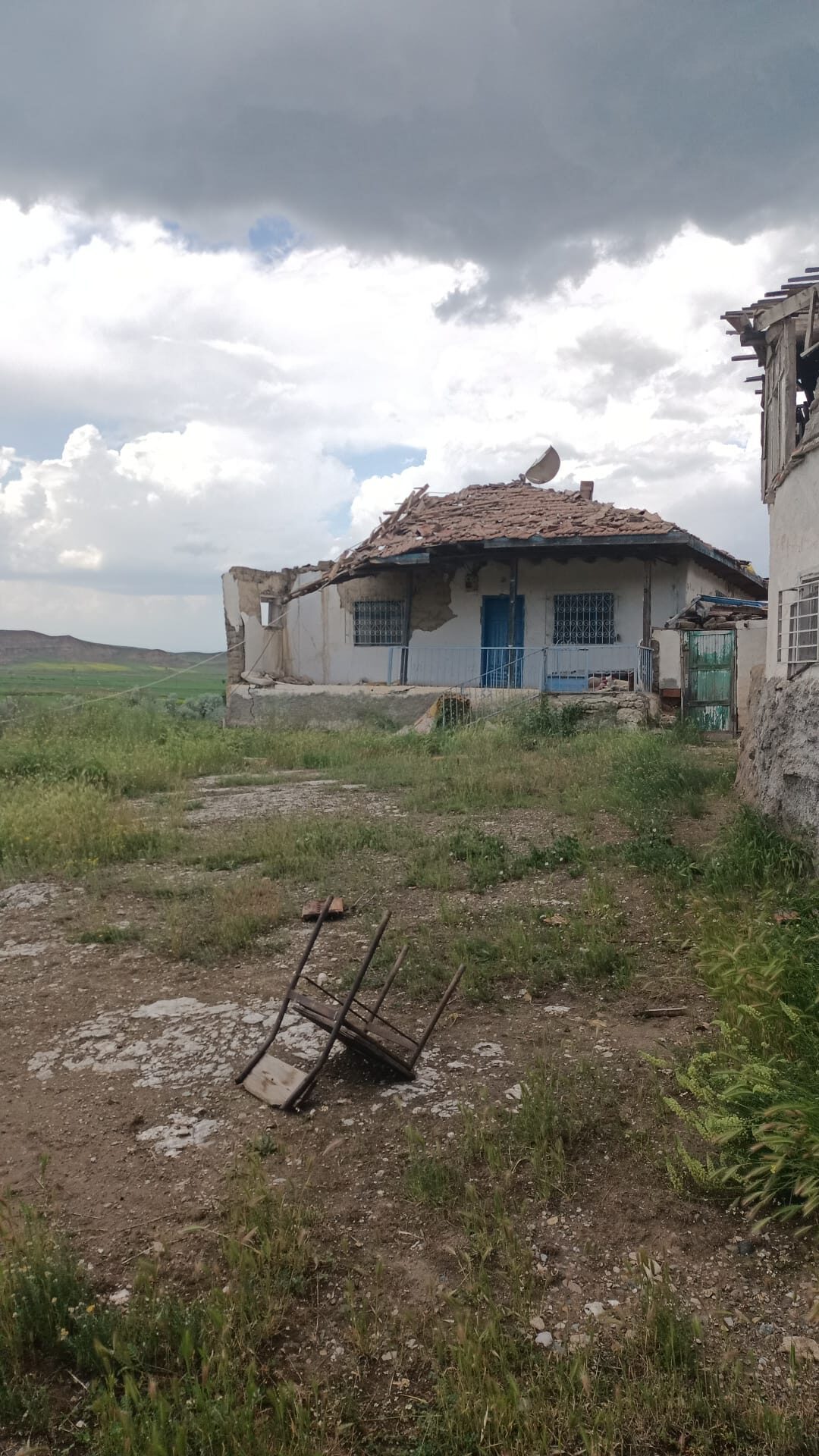 - Hasara neden olan hortum, cep telefonu kamerasıyla görüntülendi
