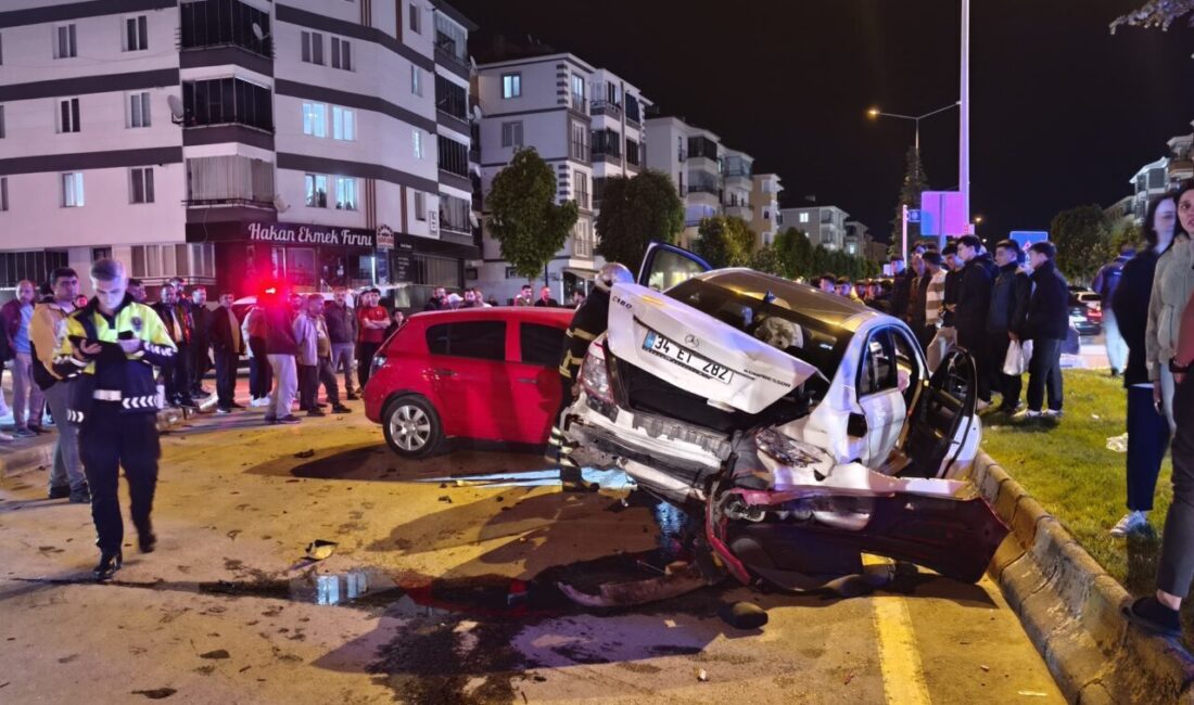 ÇORUM (AA) – Çorum'da iki otomobilin çarpıştığı trafik kazasında 3