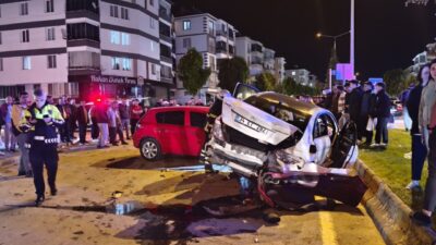ÇORUM (AA) – Çorum'da iki otomobilin çarpıştığı trafik kazasında 3