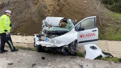 ÇORUM (AA) – Çorum'da tırla çarpışan hafif ticari araçtaki 2