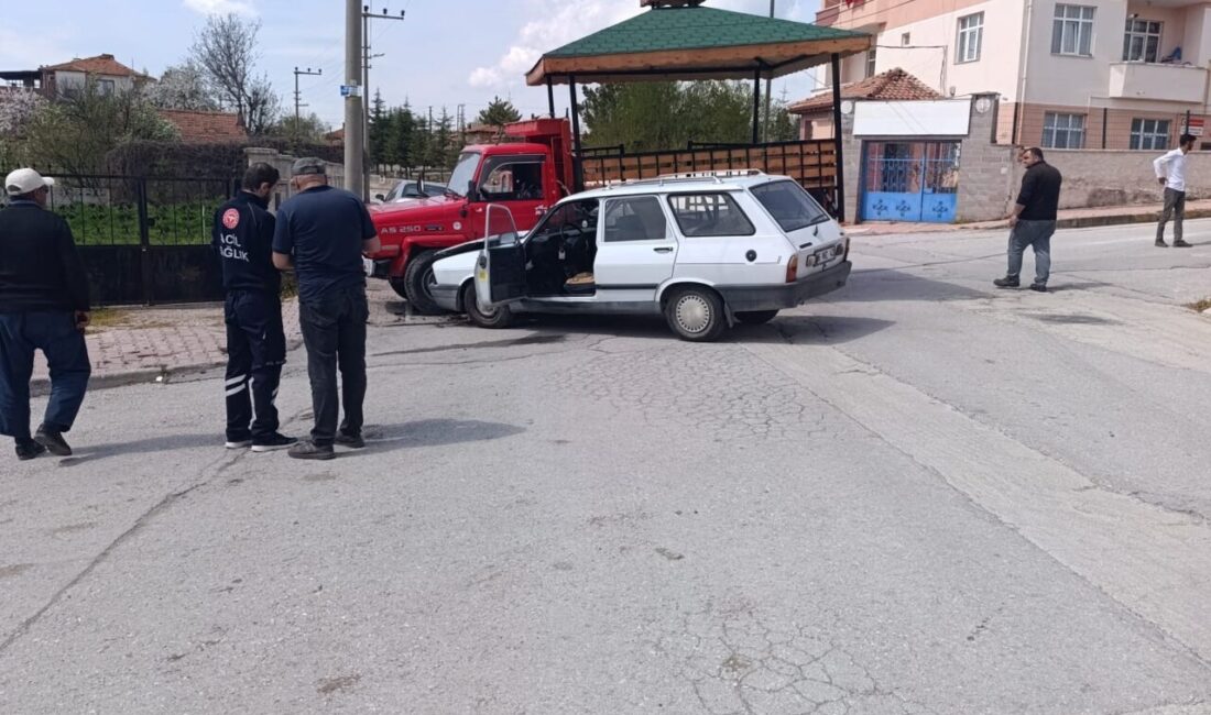 ÇORUM (AA) – Çorum'un Alaca ilçesinde otomobille kamyonetin çarpıştığı kazada