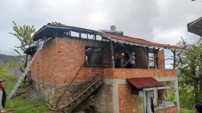 ÇORUM (AA) – Çorum'un Dodurga ilçesinde yangın çıkan ev, kullanılamaz