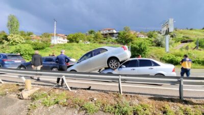 ÇORUM (AA) – Çorum'un Sungurlu ilçesinde 4 aracın karıştığı zincirleme
