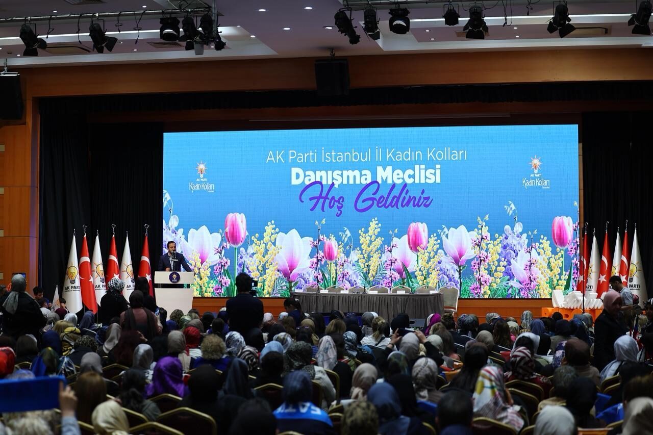 - Erdoğan, kadın teşkilatlarının sahadaki çalışmalarından duyduğu memnuniyeti dile getirerek,
