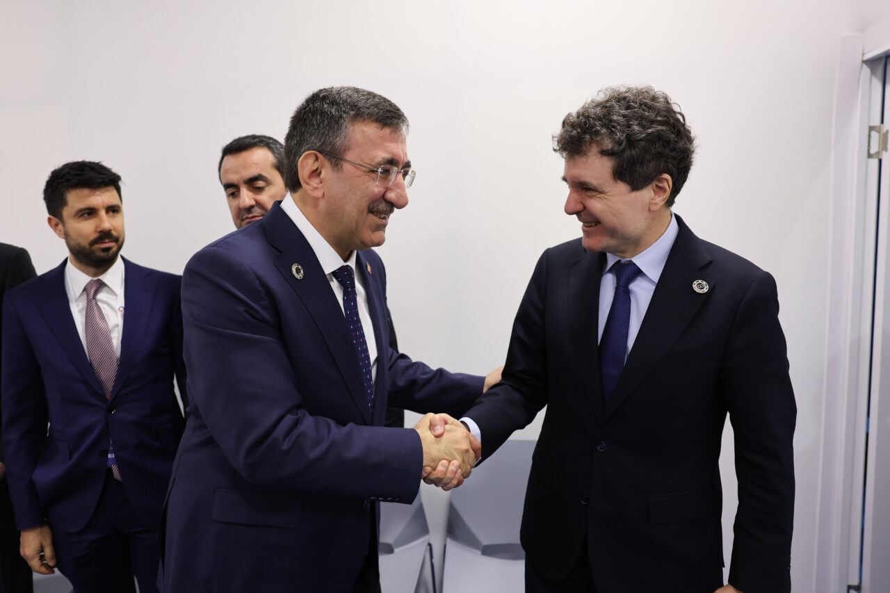 ERİVAN (AA) – Cumhurbaşkanı Yardımcısı Cevdet Yılmaz, Romanya Cumhurbaşkanı Nicuşor