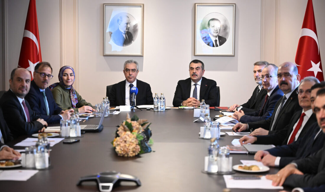 - Milli Eğitim Bakanı Yusuf Tekin:
- "Bize dayatılan vesayetçi yapılardan