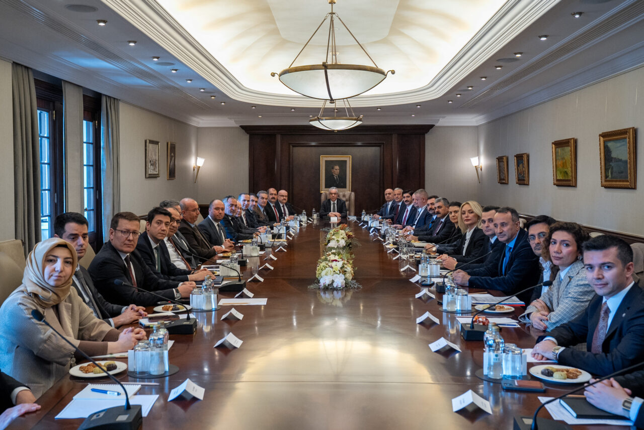 - Cumhurbaşkanlığı Hukuk Politikaları Kurulu Başkanvekili Mehmet Uçum:
- "Çalışma hayatındaki