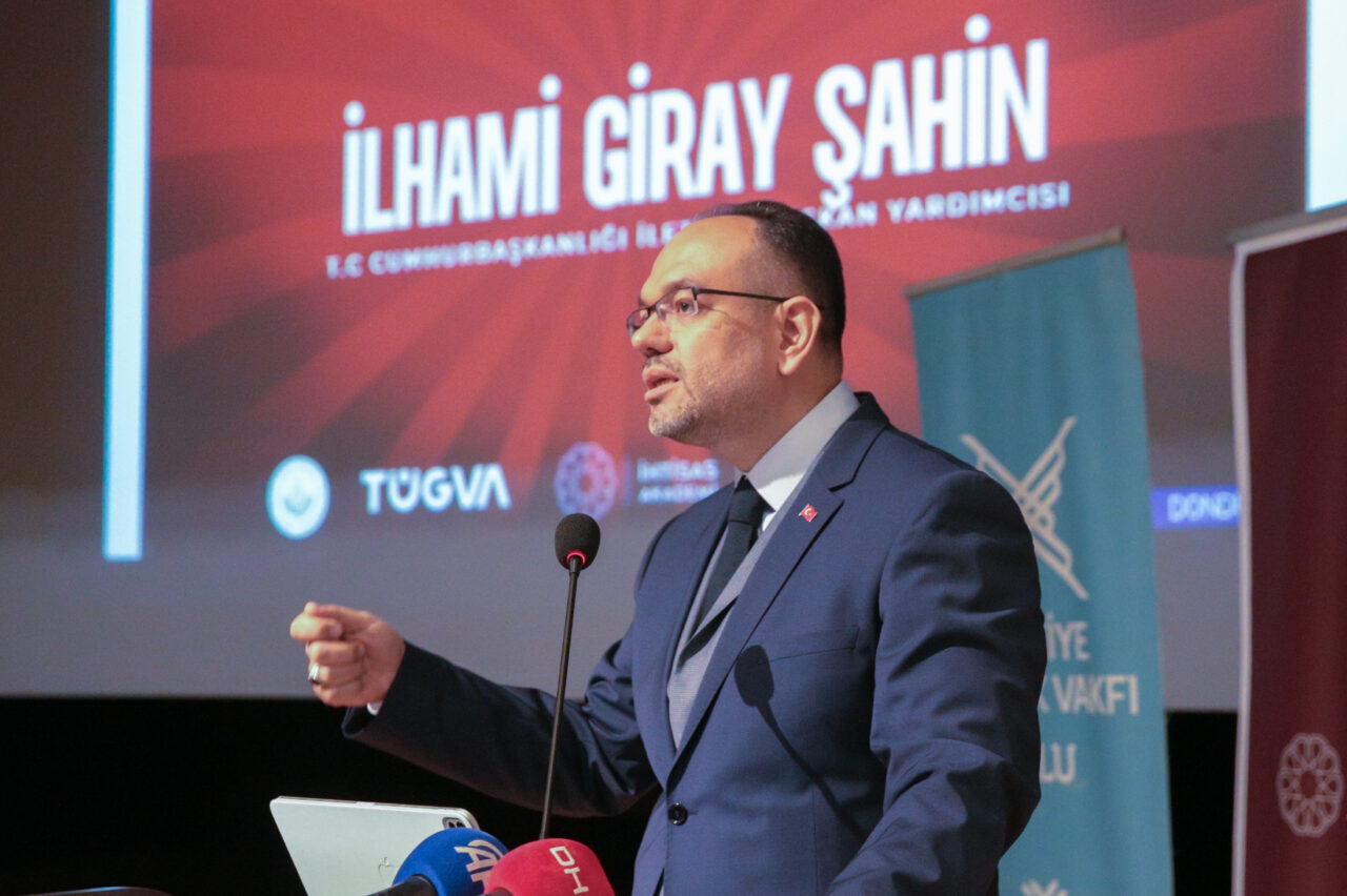 - "Sosyal medya, bilgiye hızlı erişim, etkileşim ve kişiler arası